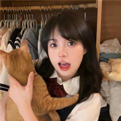 穿风信子蓝的少女